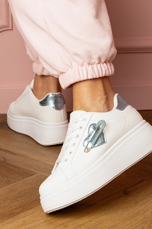 Valged naiste spordijalatsid sinise... Valged naiste spordijalatsid sinise...