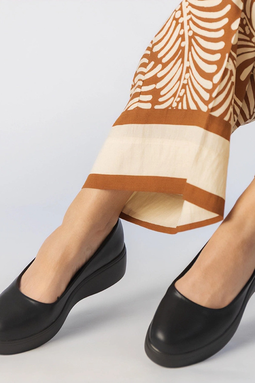 Mustad platvormi poolsaapad...