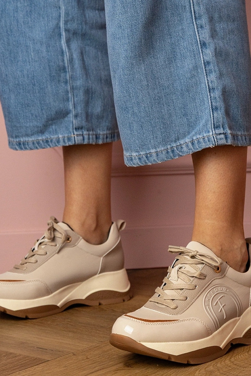 Kreemikad naiste spordijalatsid Wener Kreemikad naiste spordijalatsid Wener