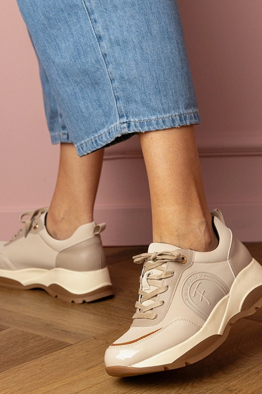 Kreemikad naiste spordijalatsid Wener Kreemikad naiste spordijalatsid Wener