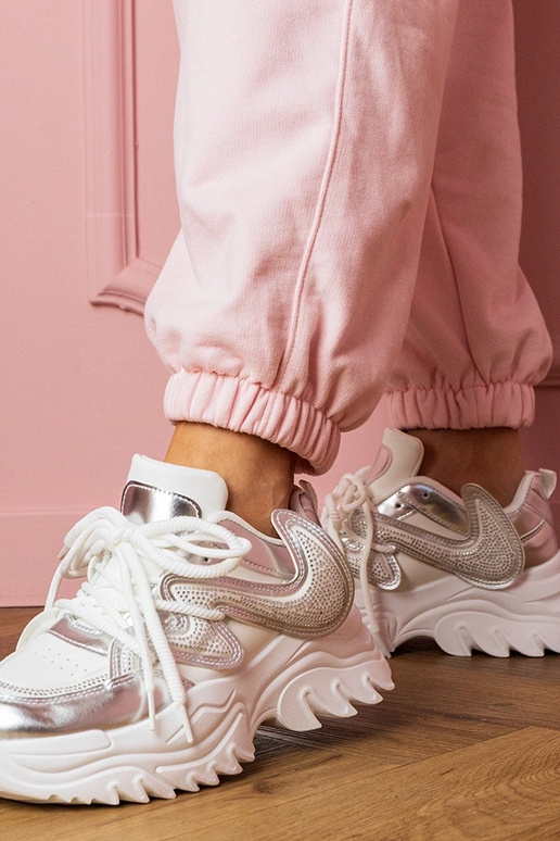 Valged naiste spordijalatsid paksul...