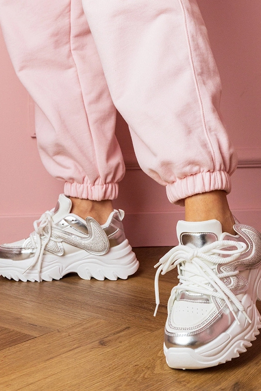 Valged naiste spordijalatsid paksul...