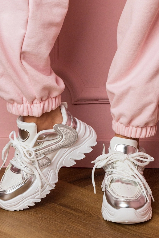 Valged naiste spordijalatsid paksul...