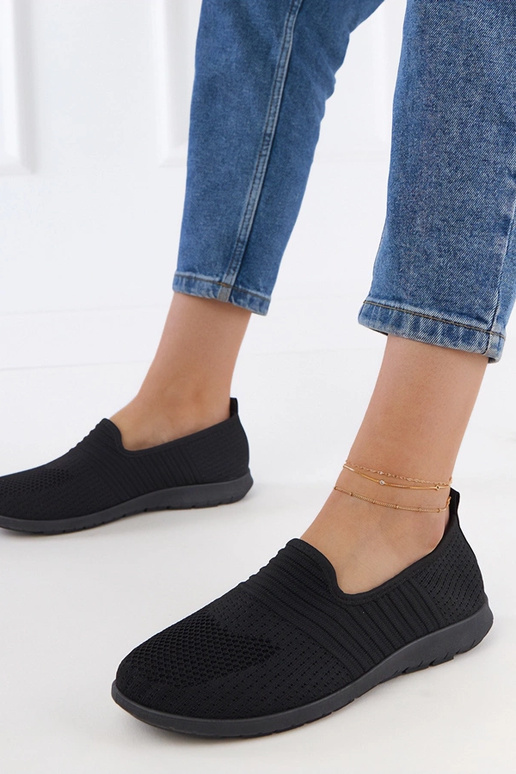 Mustad naiste sportlikud sandaalid Saris