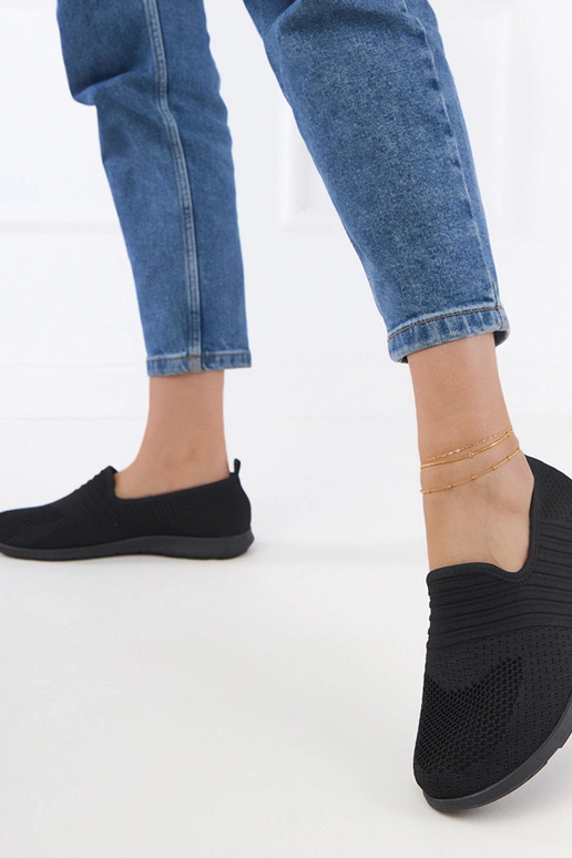 Mustad naiste sportlikud sandaalid Saris