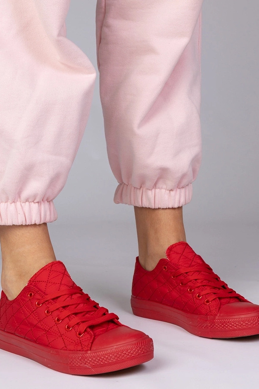 Punased klassikalised õmmeldud...