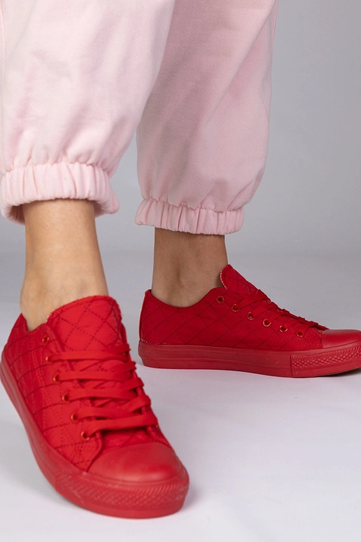 Punased klassikalised õmmeldud...