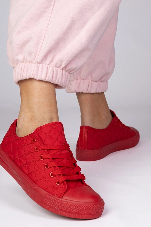 Punased klassikalised õmmeldud...