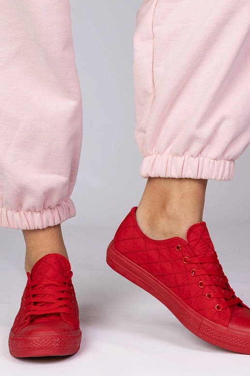 Punased klassikalised õmmeldud...