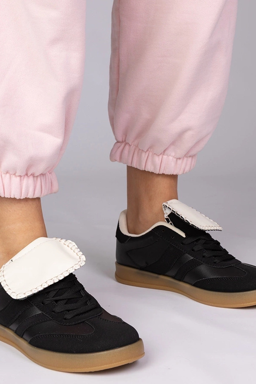 Mustad naiste spordijalatsid, „Lukka"