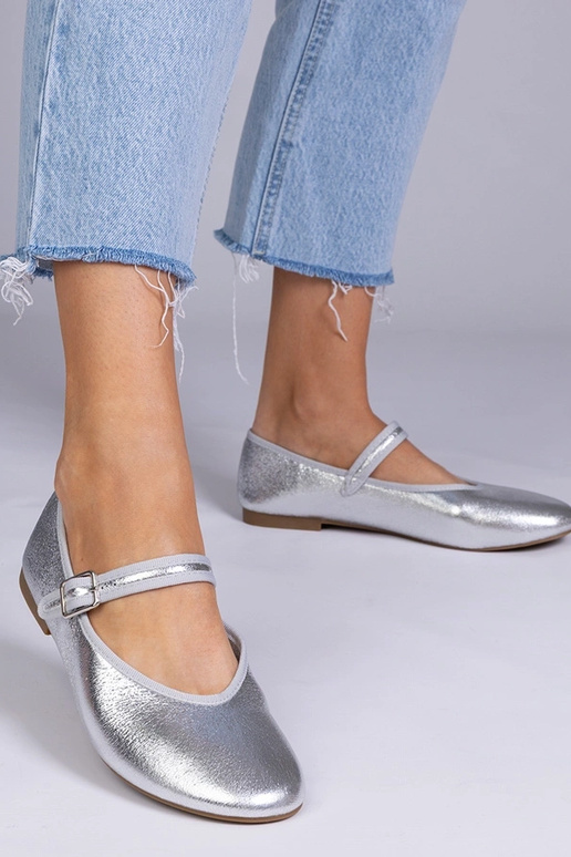 Hõbedased naiste baleriinad...