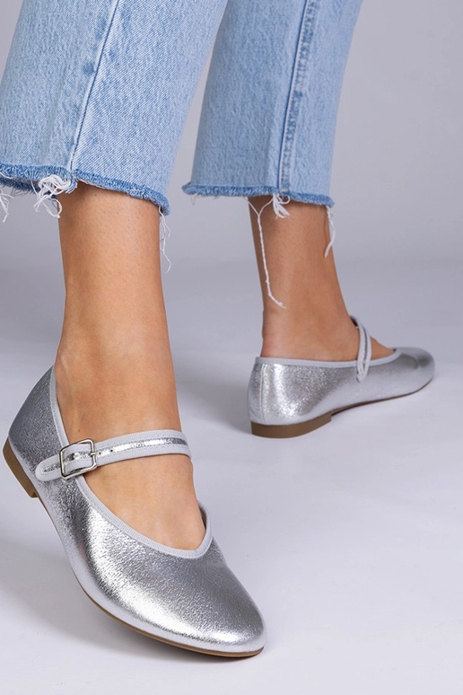 Hõbedased naiste baleriinad...