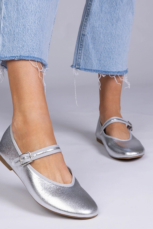 Hõbedased naiste baleriinad...