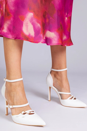 Valged sääre ümber... 2