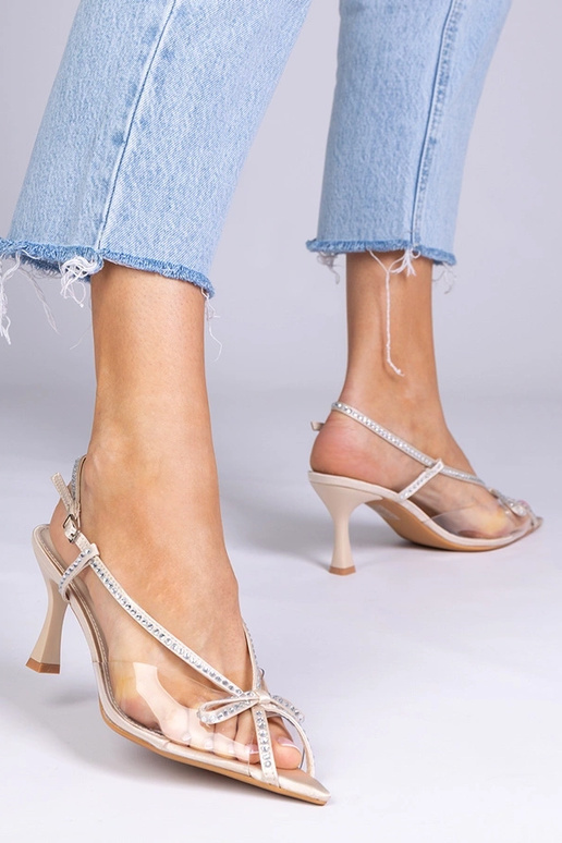 Liivakarva läbipaistvad sandaalid...