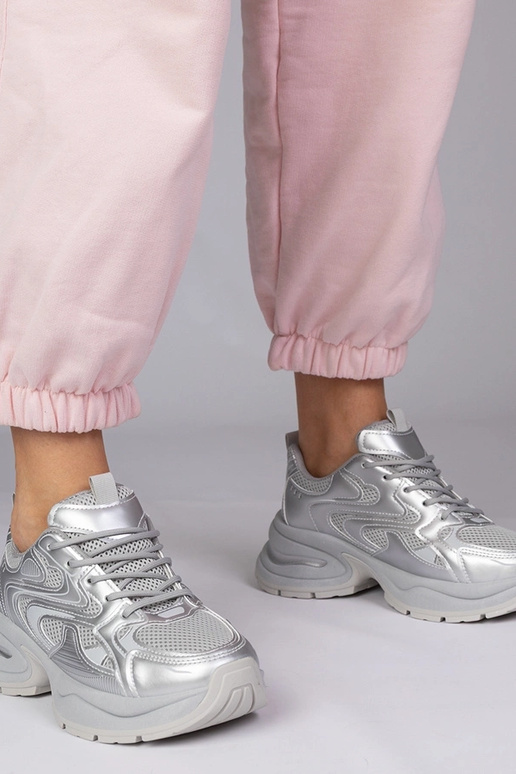 Hõbedased spordijalatsid paksu...