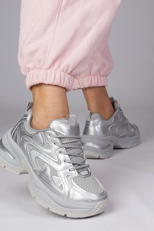 Hõbedased spordijalatsid paksu...