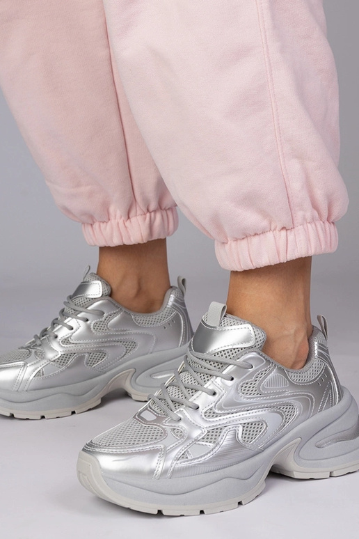 Hõbedased spordijalatsid paksu...