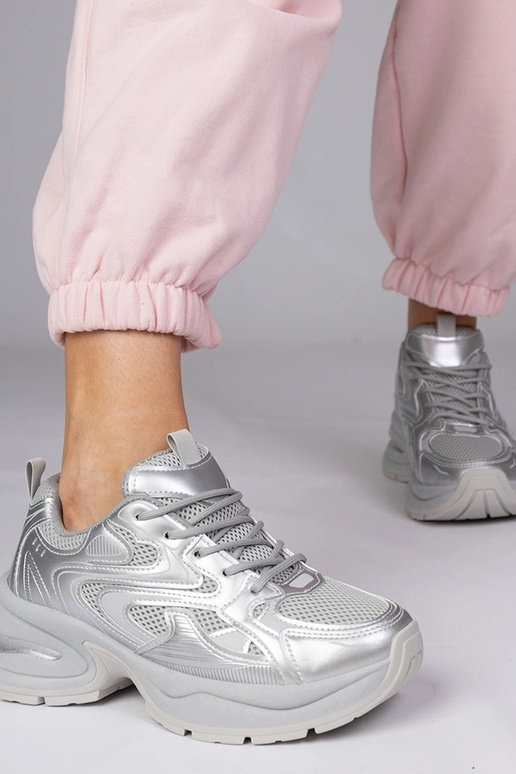 Hõbedased spordijalatsid paksu...