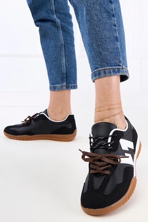 Mustad spordijalatsid värviliste...