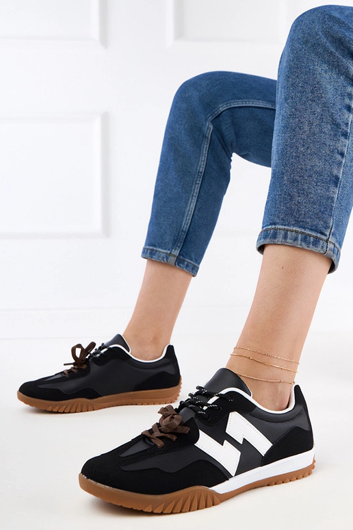 Mustad spordijalatsid värviliste...