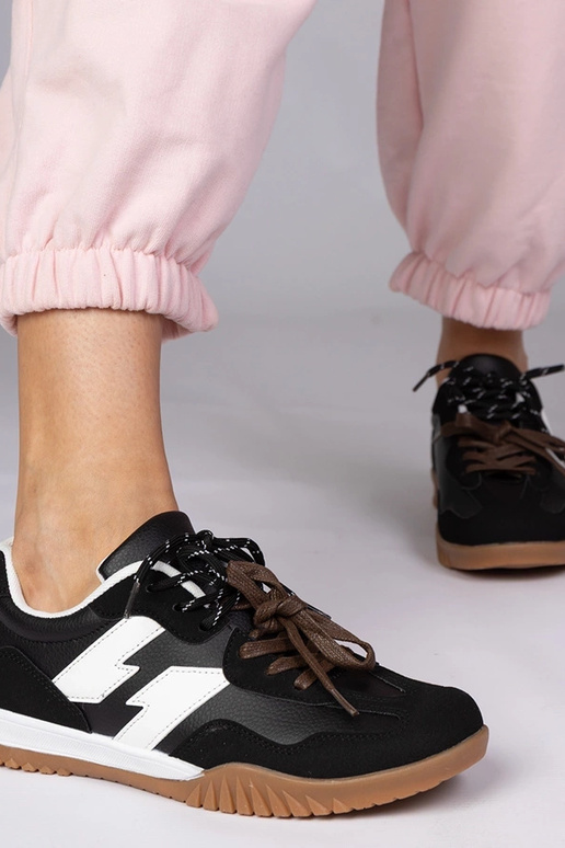 Mustad spordijalatsid värviliste...