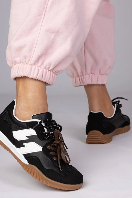 Mustad spordijalatsid värviliste...