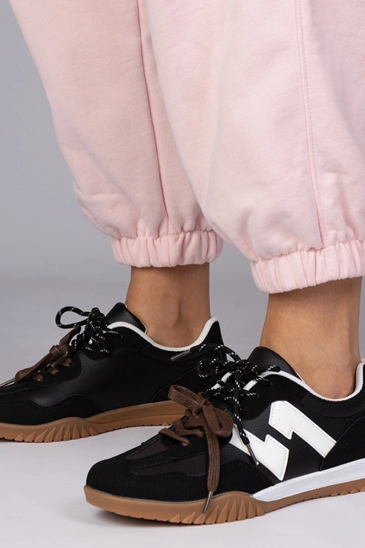 Mustad spordijalatsid värviliste...