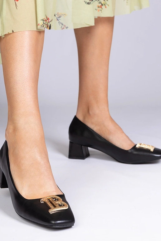 Mustad madal konts kõrged kingad...