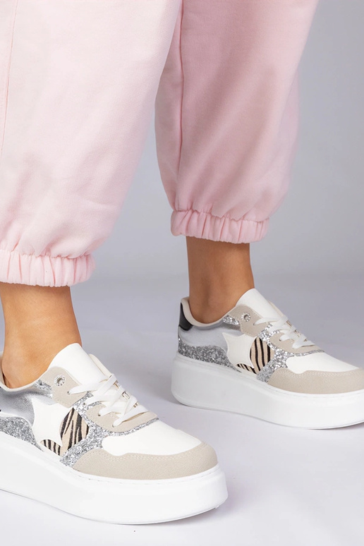 Liiva värvi spordijalatsid sädelevate...