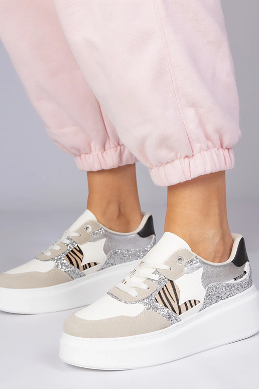 Liiva värvi spordijalatsid sädelevate...