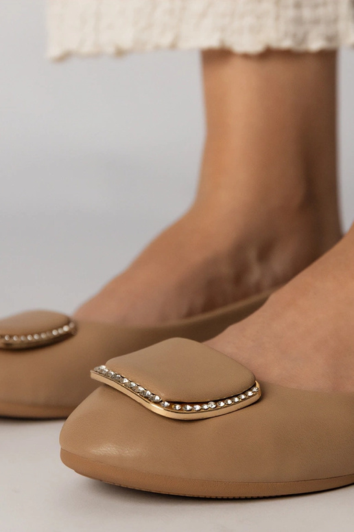 Pruunid naiste ballerinad tsirkoonia...