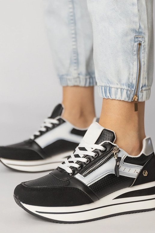 Mustad sportlikud jalanõud lukuga,...