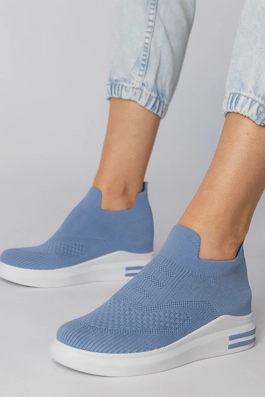 Sinised jalatsid, mis on jalga...