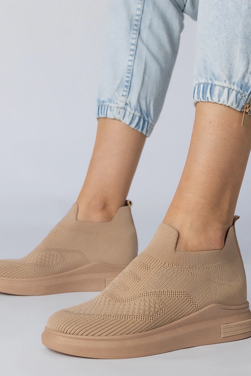 Pruunid jalatsid, mis on jalga...