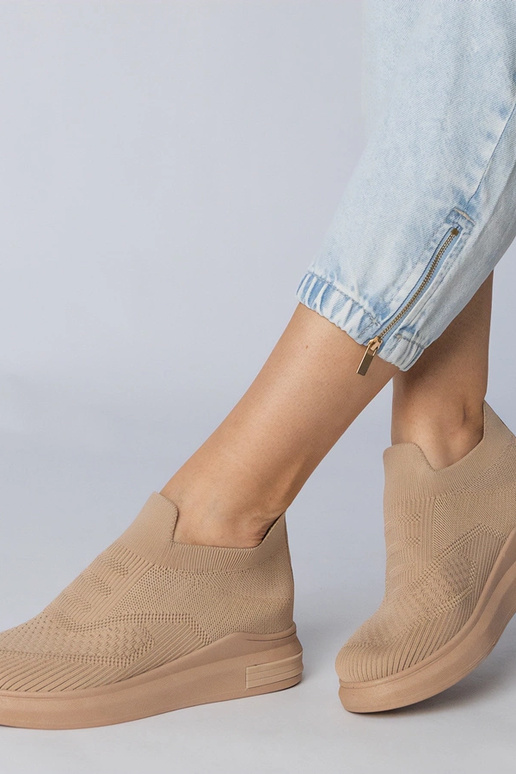 Pruunid jalatsid, mis on jalga...