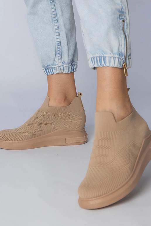 Pruunid jalatsid, mis on jalga...