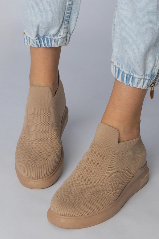 Pruunid jalatsid, mis on jalga...