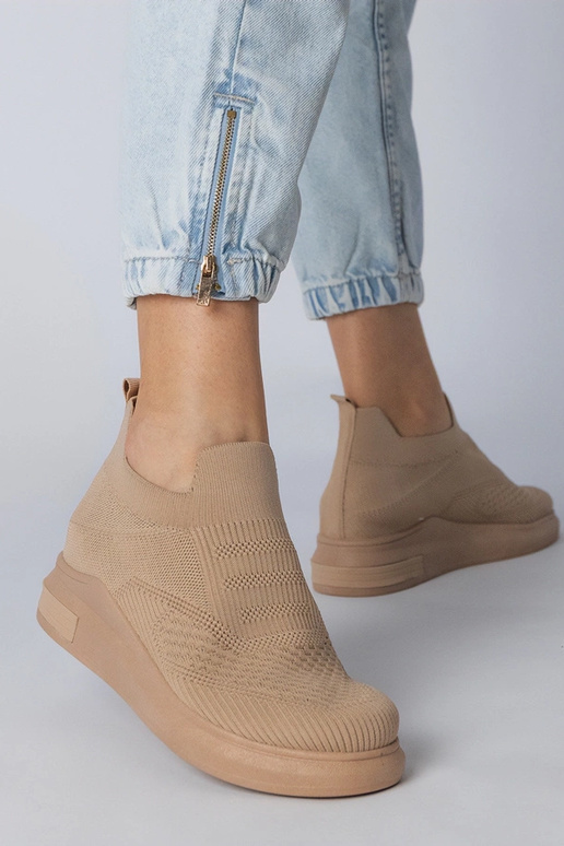 Pruunid jalatsid, mis on jalga...