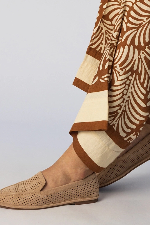 Kreemjas värvi avatud mokasiinid...