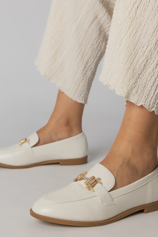 Valged mokasiinid tsirkoonide...