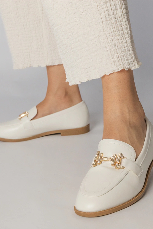 Valged mokasiinid tsirkoonide...