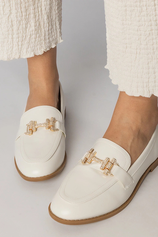 Valged mokasiinid tsirkoonide...