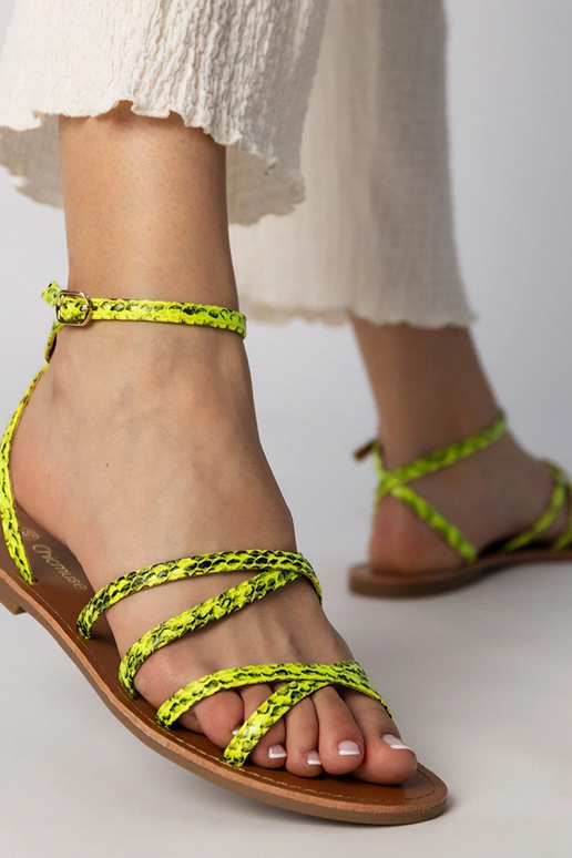 Kollased sandaalid lamedate...