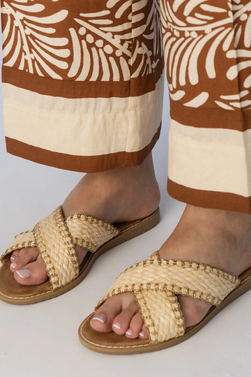 Liivakarva naiste punutud...