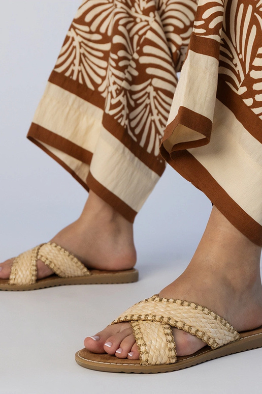 Liivakarva naiste punutud sussid,...