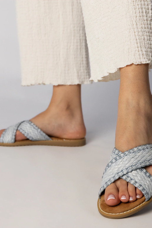 Sinised naiste punutud sussid,...