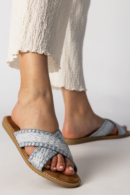 Sinised naiste punutud sussid,...