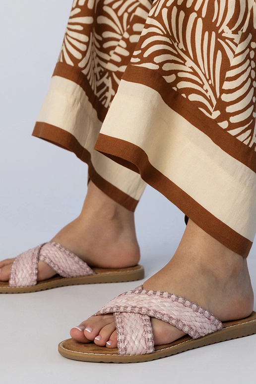 Roosad naiste punutud sussid, „Ellinara"