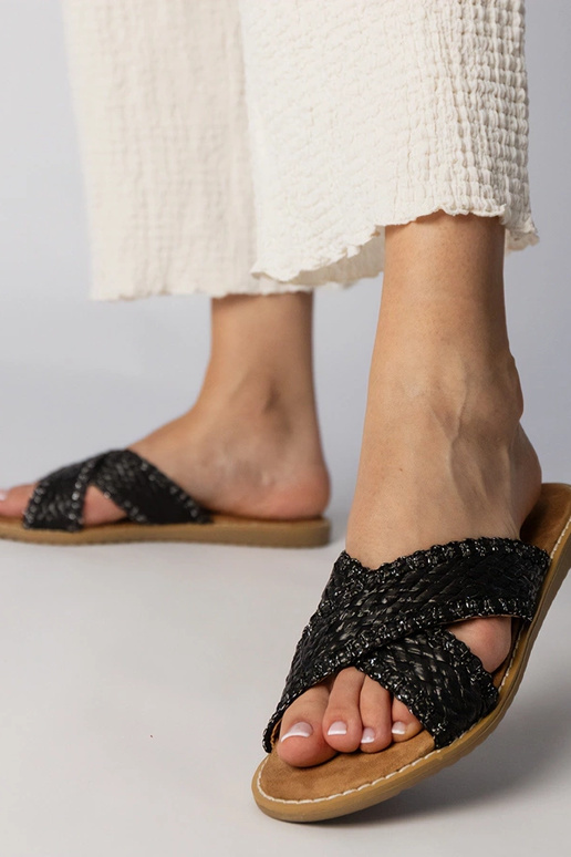 Mustad naiste punutud sussid, „Ellinara"